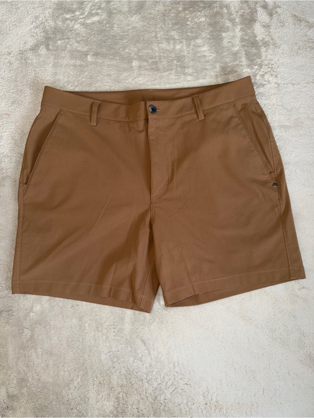 Vuori Men’s Meta Short 6” Size 36 In Camel Classic Fit Stretch Chino V379-S